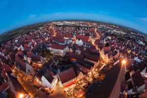Mercatini di Natale presso il Rathaus di Nördlingen
