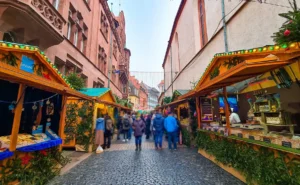 Mercatini di Friburgo Atmosfera Natalizia ai Piedi della Foresta Nera